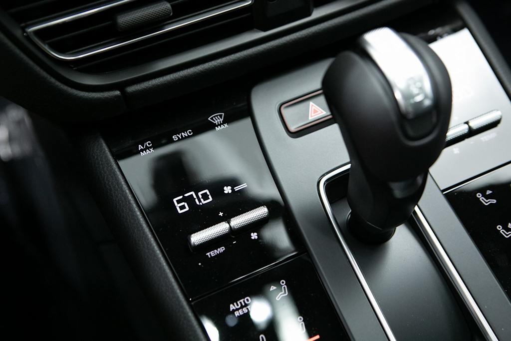 Thumbnail: 2026 Porsche Macan - 24