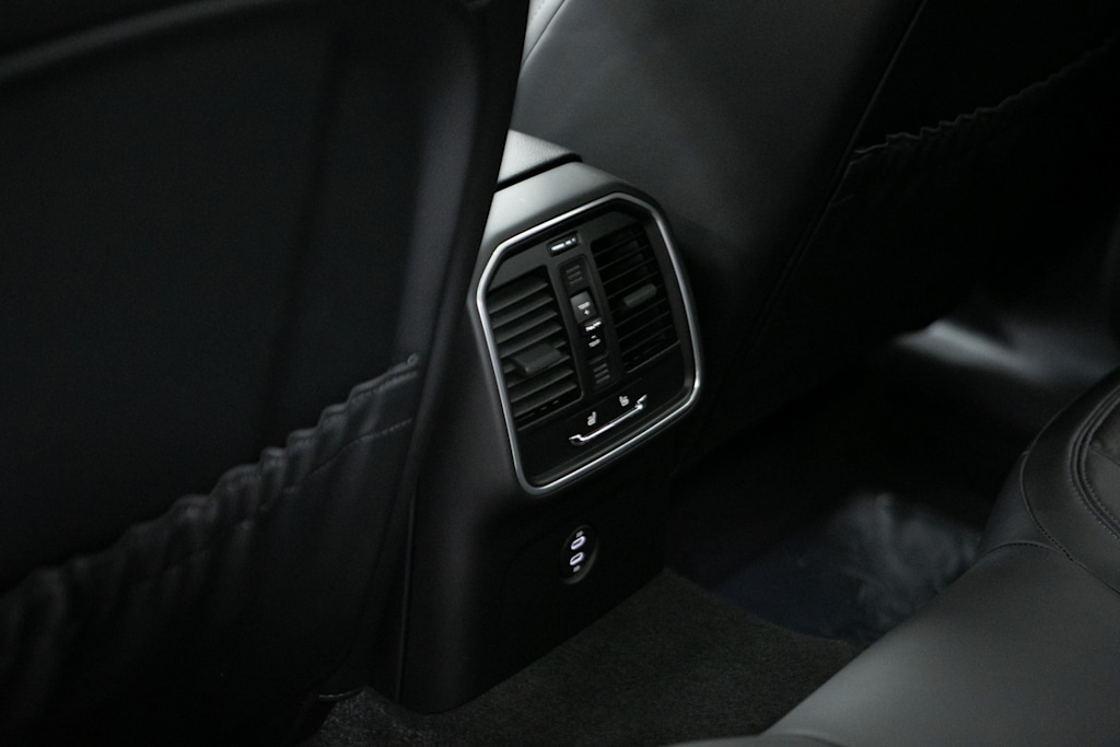 Thumbnail: 2026 Porsche Macan - 29