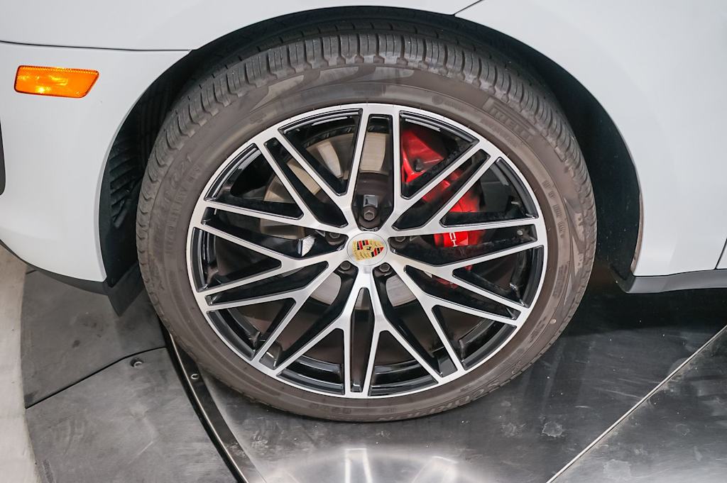 Thumbnail: 2026 Porsche Macan - 25