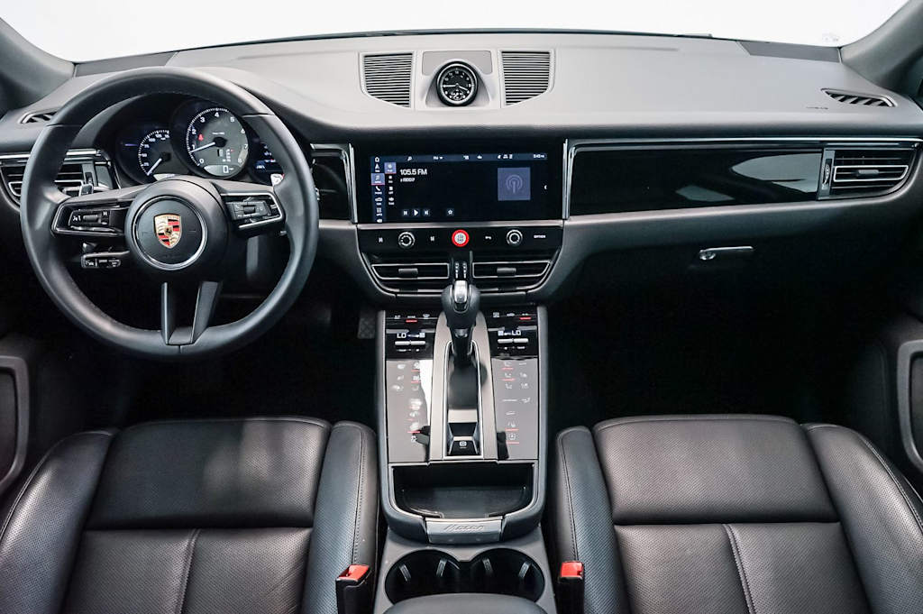 Thumbnail: 2026 Porsche Macan - 10