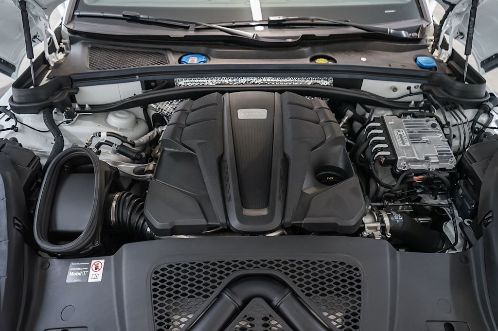 Thumbnail: 2026 Porsche Macan - 9