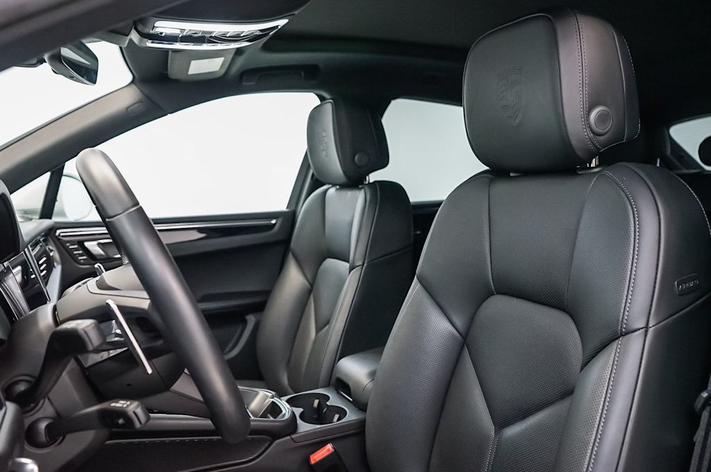 Thumbnail: 2026 Porsche Macan - 11