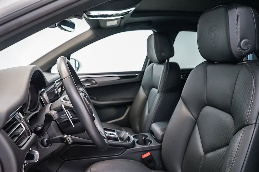 Thumbnail: 2026 Porsche Macan - 26