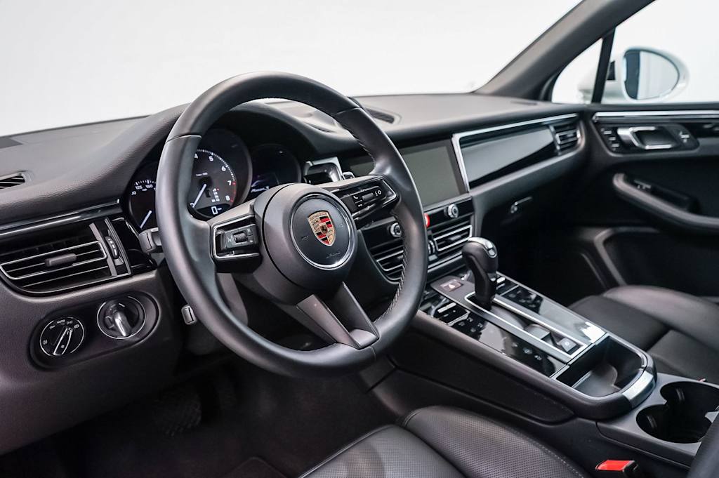 Thumbnail: 2026 Porsche Macan - 2