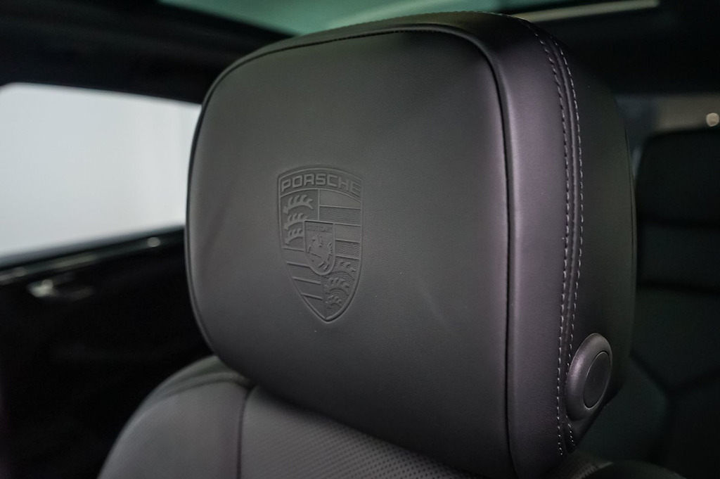 Thumbnail: 2026 Porsche Macan - 31