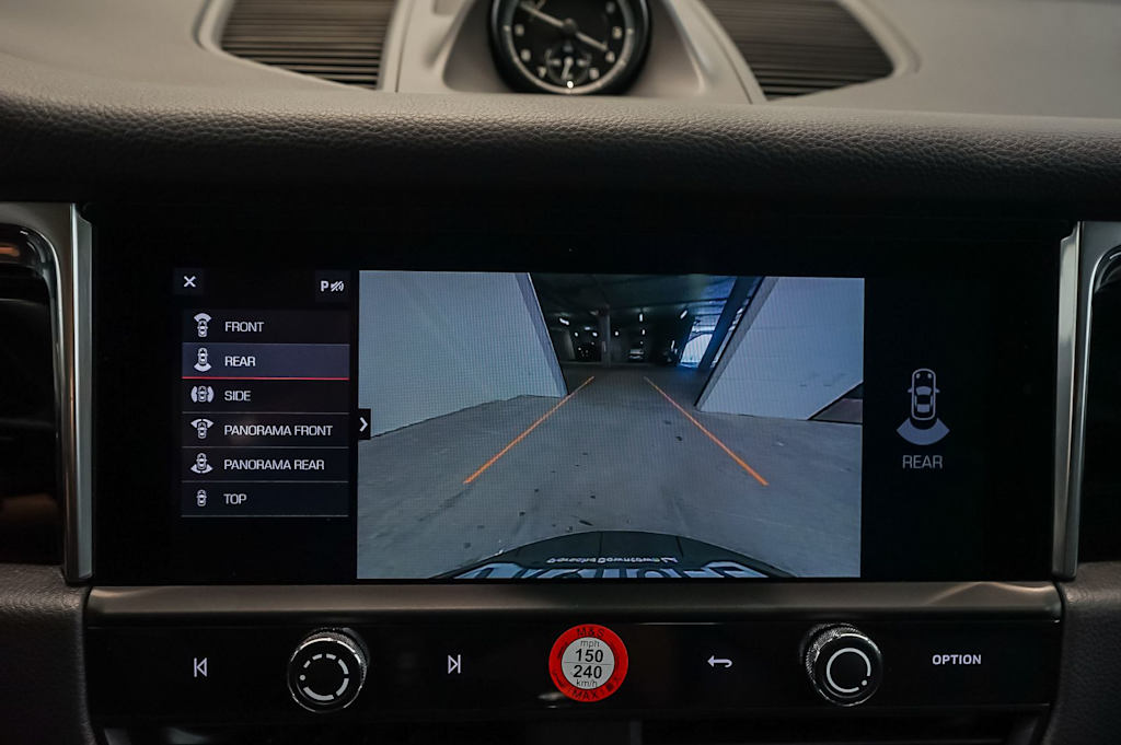 Thumbnail: 2026 Porsche Macan - 30