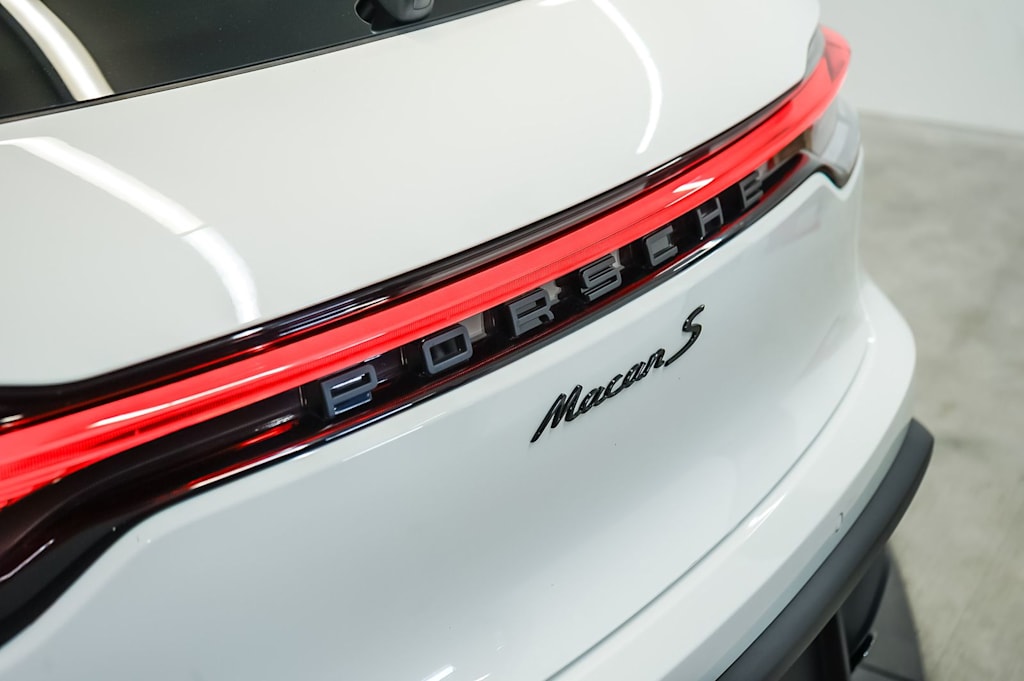 Thumbnail: 2026 Porsche Macan - 24