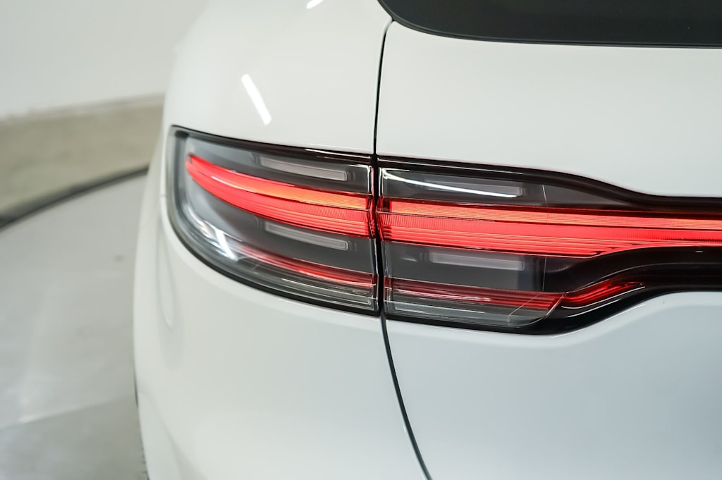 Thumbnail: 2026 Porsche Macan - 23