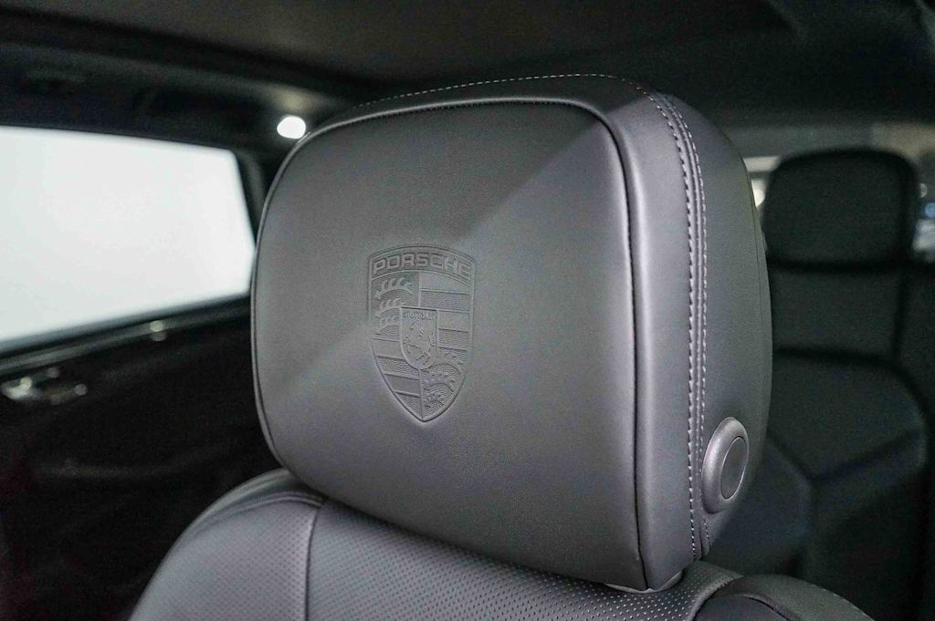 Thumbnail: 2026 Porsche Macan - 28