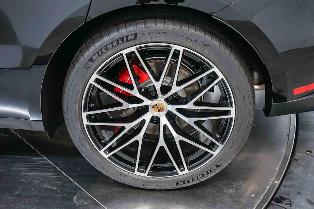 Thumbnail: 2026 Porsche Macan - 7