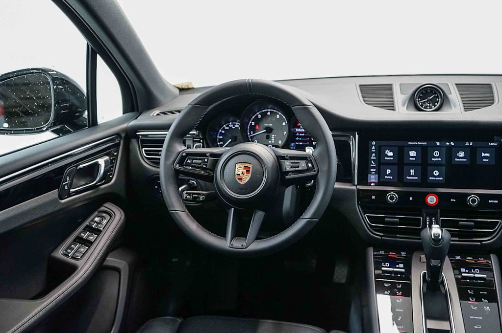 Thumbnail: 2026 Porsche Macan - 13