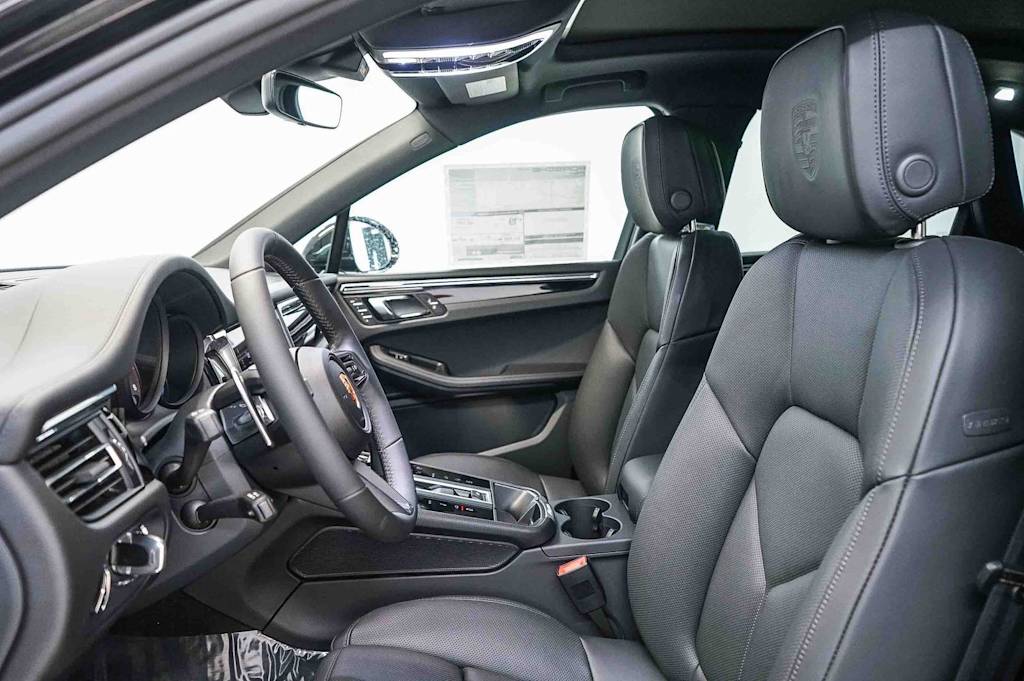 Thumbnail: 2026 Porsche Macan - 24