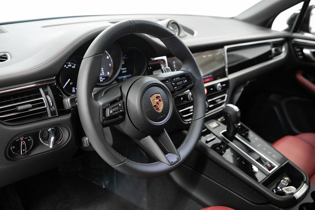 Thumbnail: 2026 Porsche Macan - 2