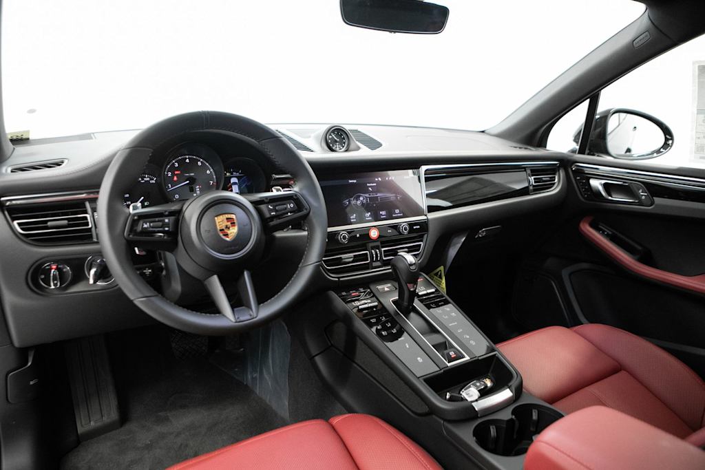 Thumbnail: 2026 Porsche Macan - 8