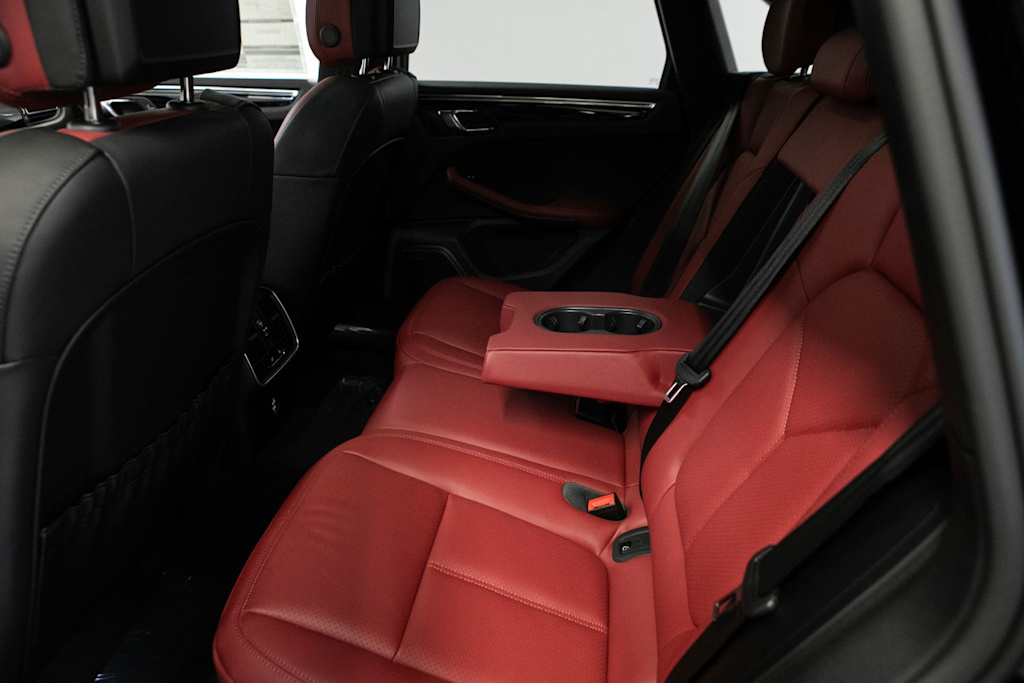 Thumbnail: 2026 Porsche Macan - 34