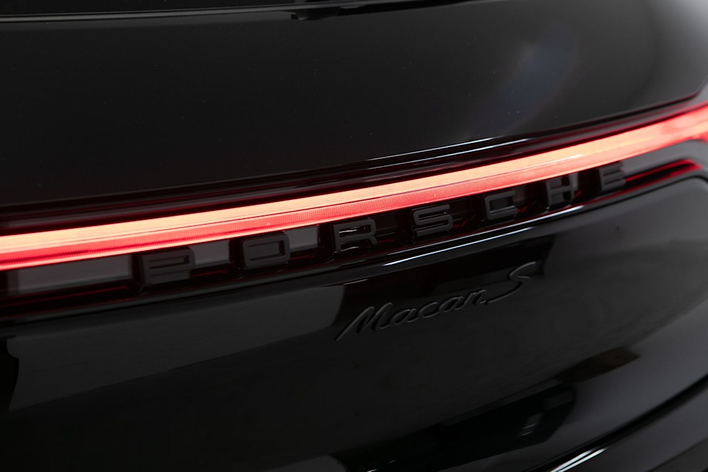 Thumbnail: 2026 Porsche Macan - 6