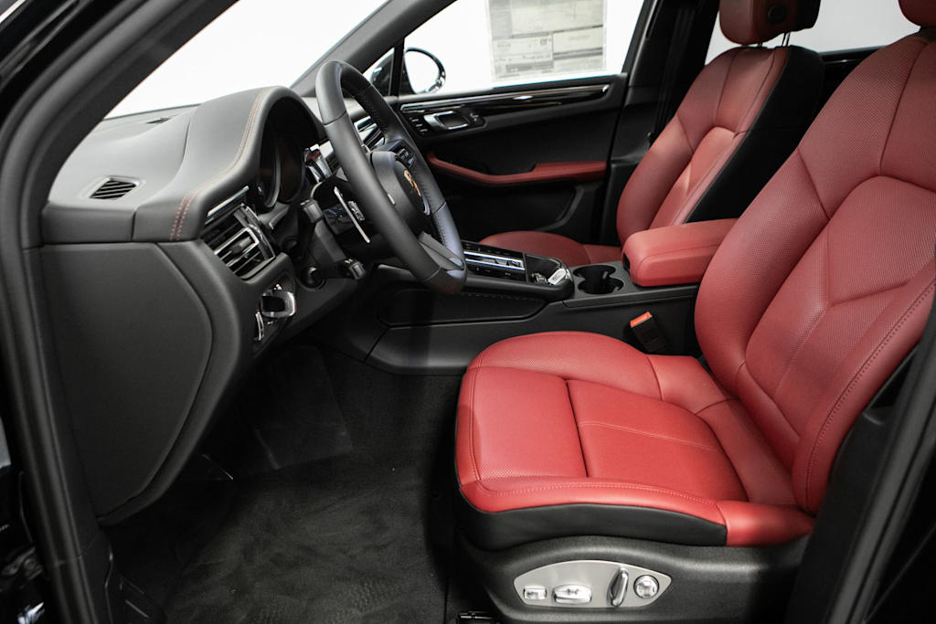 Thumbnail: 2026 Porsche Macan - 10