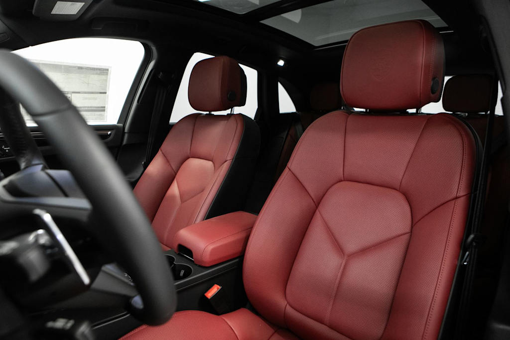 Thumbnail: 2026 Porsche Macan - 9
