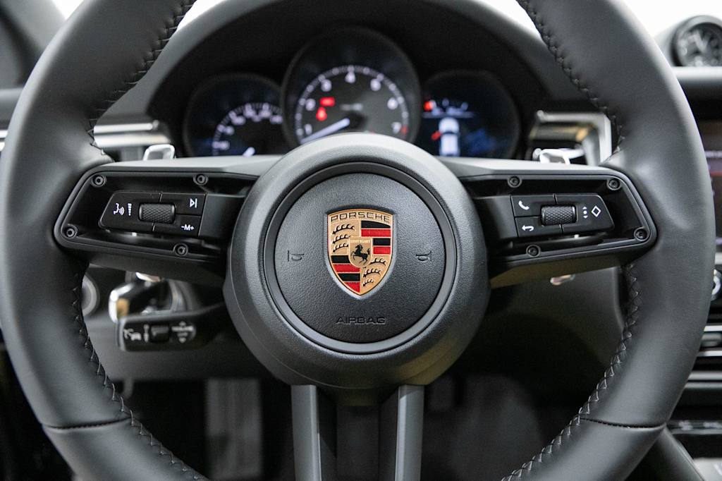 Thumbnail: 2026 Porsche Macan - 20