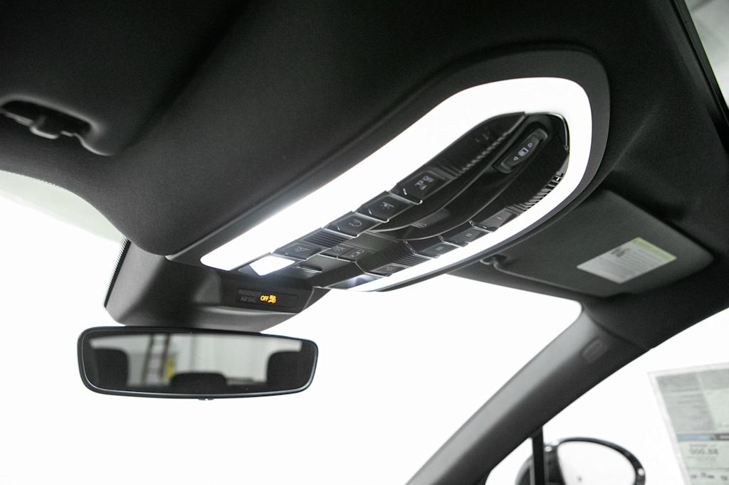 Thumbnail: 2026 Porsche Macan - 35