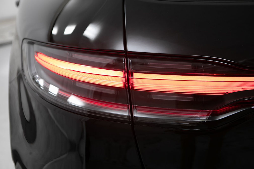 Thumbnail: 2026 Porsche Macan - 23