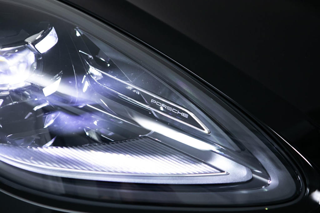 Thumbnail: 2026 Porsche Macan - 21