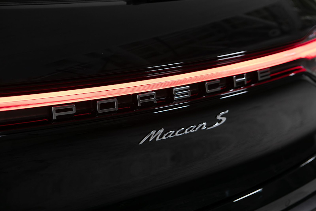 Thumbnail: 2026 Porsche Macan - 24