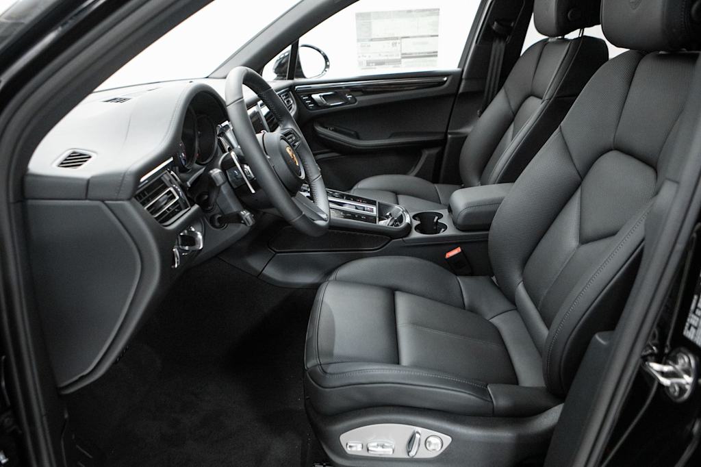 Thumbnail: 2026 Porsche Macan - 9