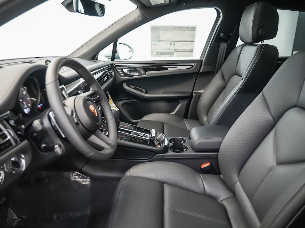 Thumbnail: 2026 Porsche Macan - 27