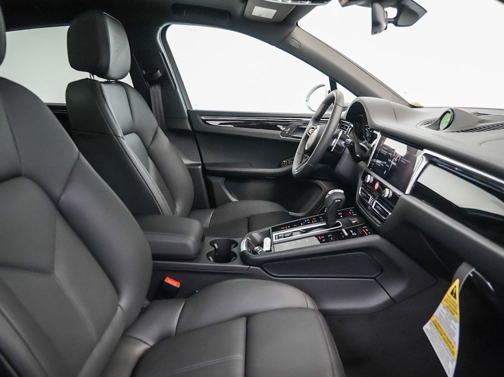 Thumbnail: 2026 Porsche Macan - 12