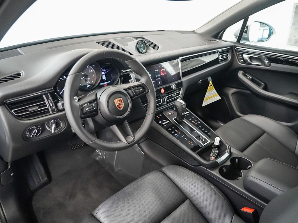 Thumbnail: 2026 Porsche Macan - 2