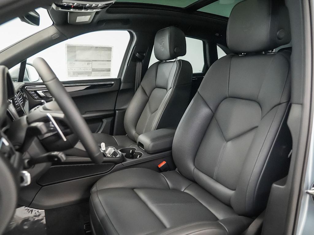 Thumbnail: 2026 Porsche Macan - 11