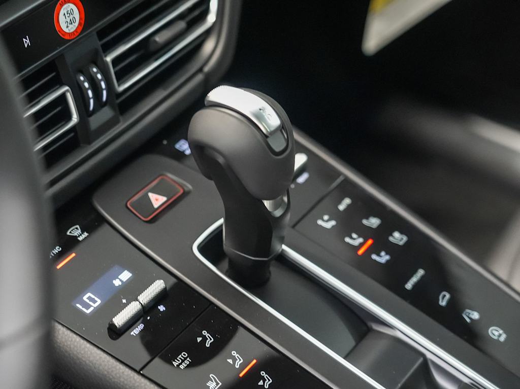 Thumbnail: 2026 Porsche Macan - 16