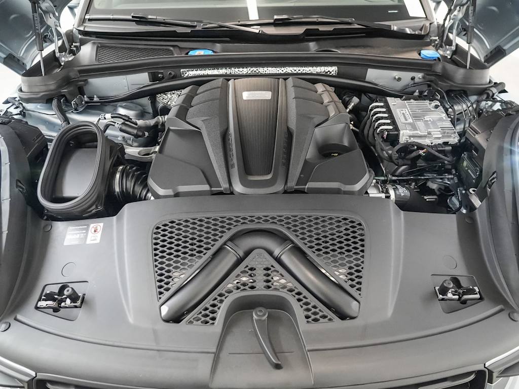 Thumbnail: 2026 Porsche Macan - 9