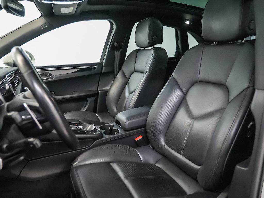 Thumbnail: 2024 Porsche Macan - 11