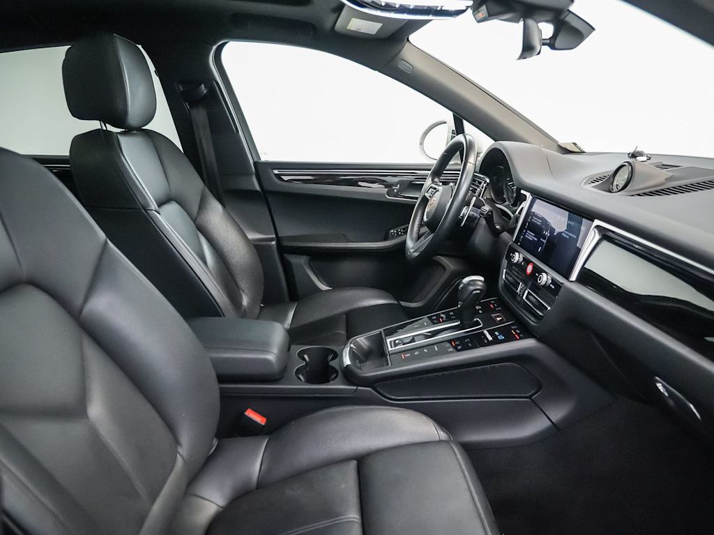 Thumbnail: 2024 Porsche Macan - 12
