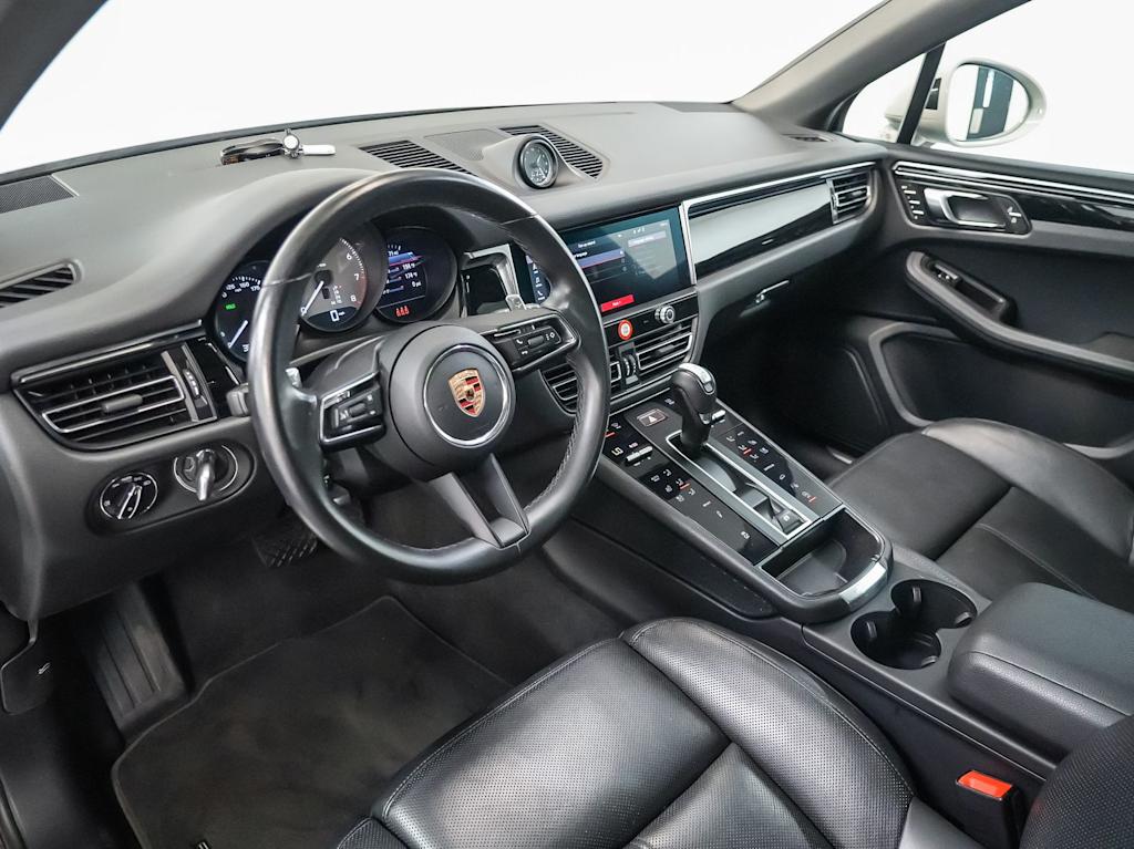 Thumbnail: 2024 Porsche Macan - 2