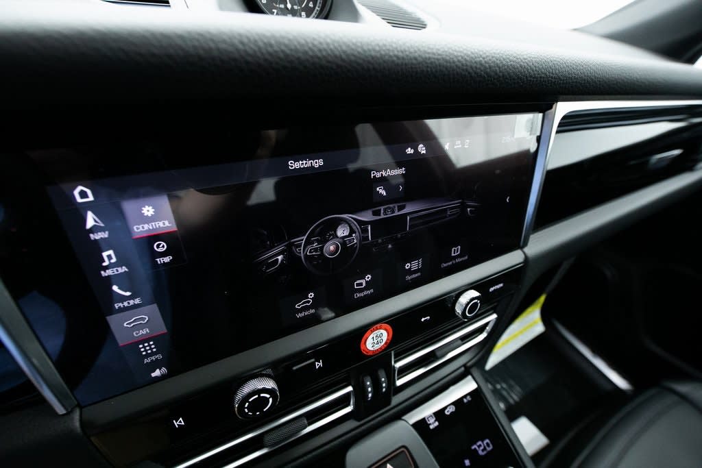 Thumbnail: 2025 Porsche Macan - 13