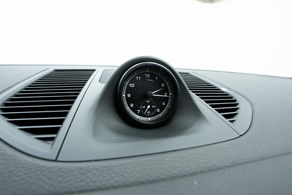 Thumbnail: 2025 Porsche Macan - 16