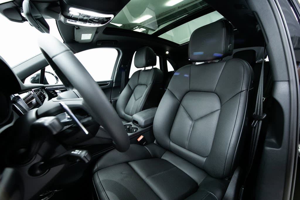 Thumbnail: 2025 Porsche Macan - 9