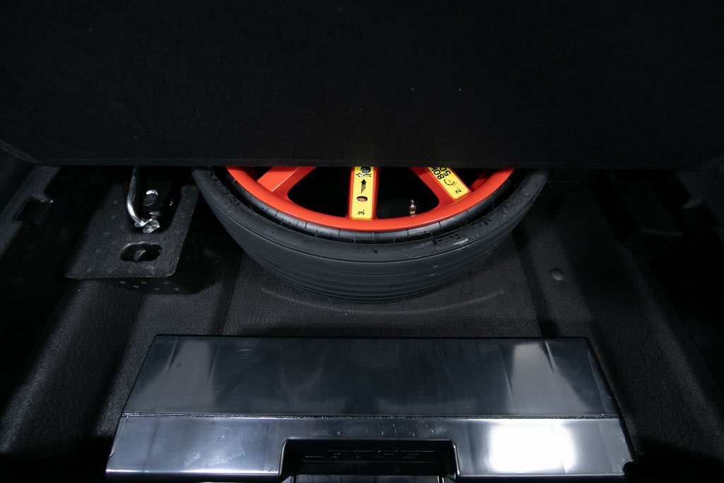 Thumbnail: 2025 Porsche Macan - 31