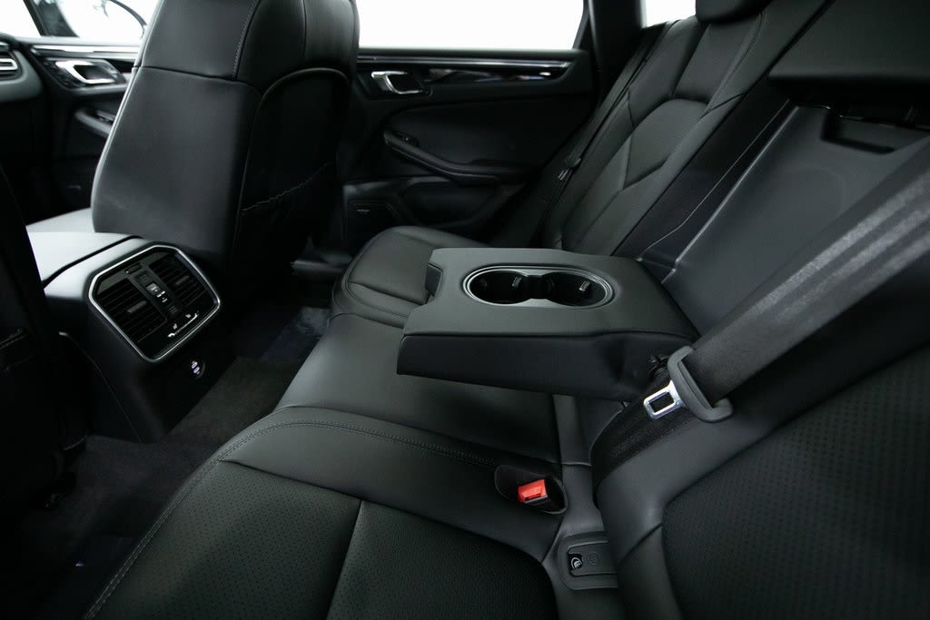 Thumbnail: 2025 Porsche Macan - 29