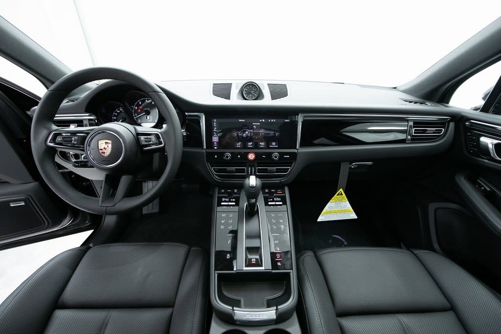 Thumbnail: 2025 Porsche Macan - 12