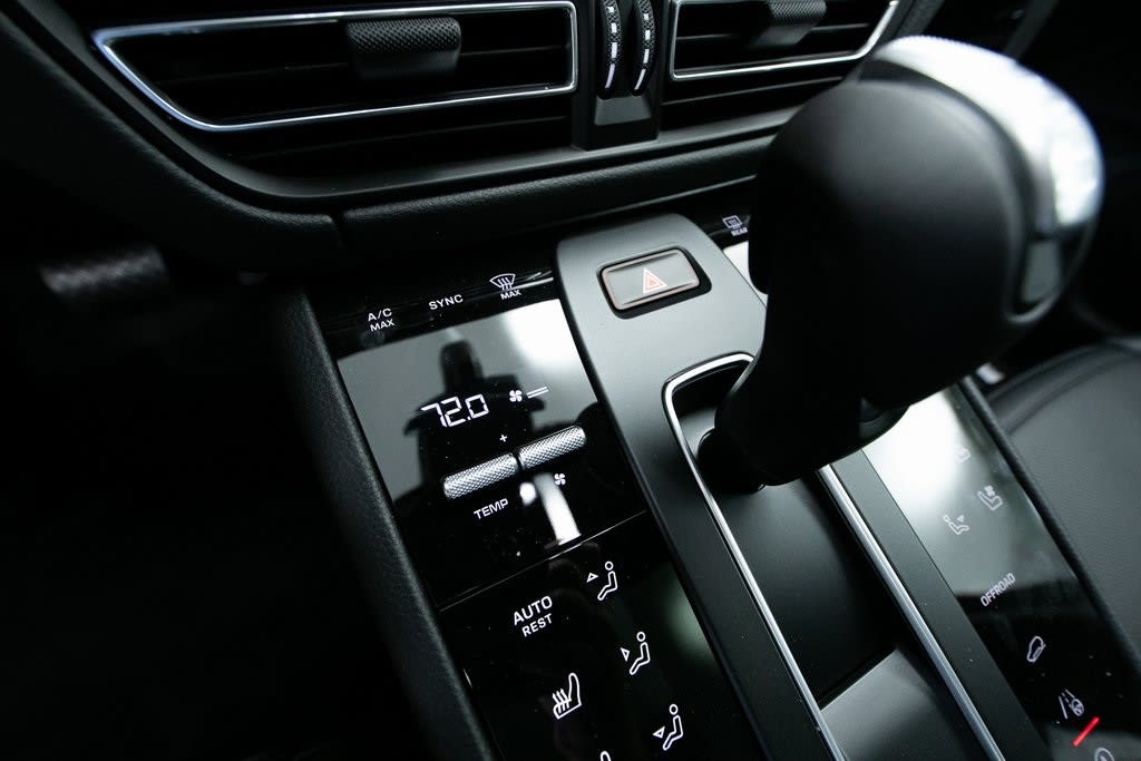 Thumbnail: 2025 Porsche Macan - 24