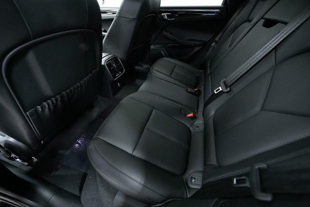 Thumbnail: 2025 Porsche Macan - 11