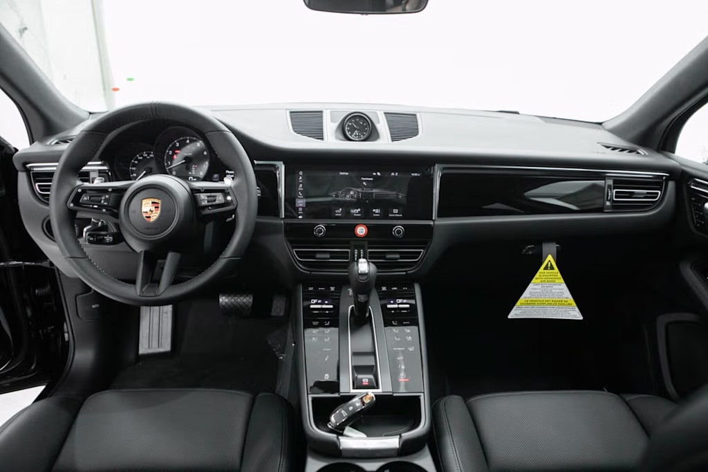 Thumbnail: 2026 Porsche Macan - 8