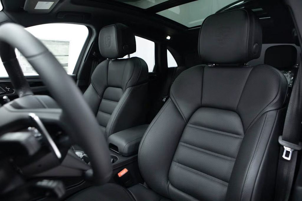 Thumbnail: 2026 Porsche Macan - 9