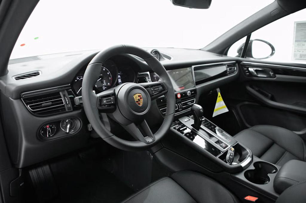 Thumbnail: 2026 Porsche Macan - 2