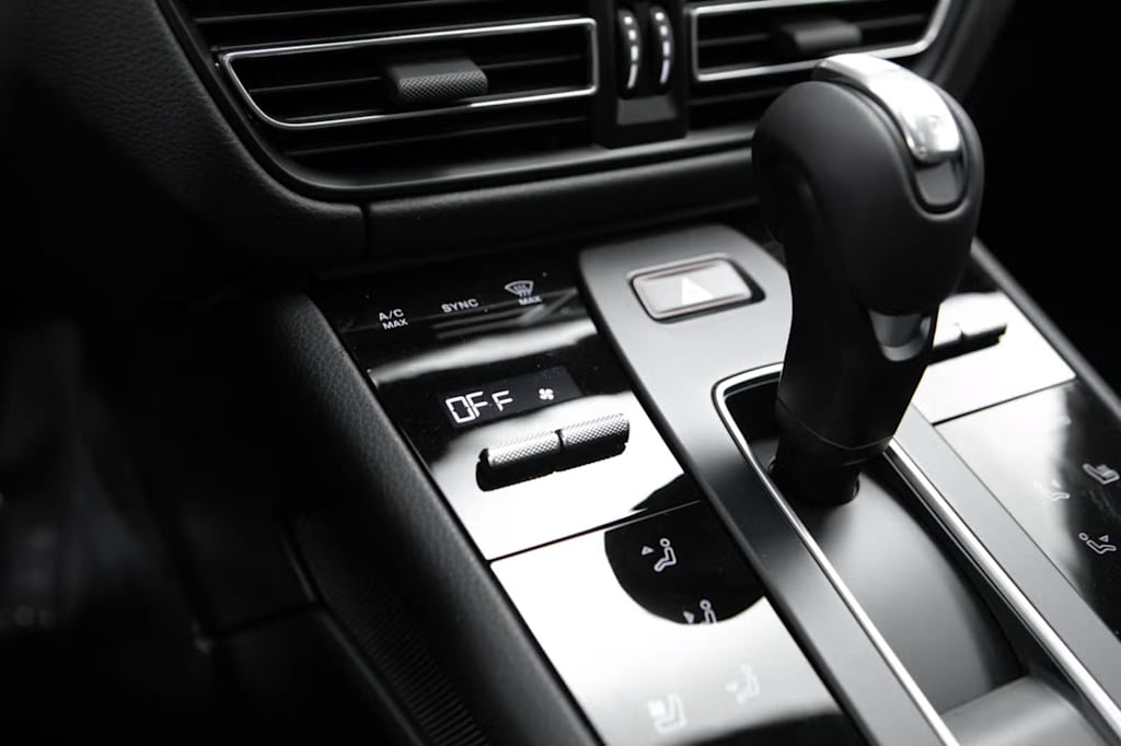Thumbnail: 2026 Porsche Macan - 30