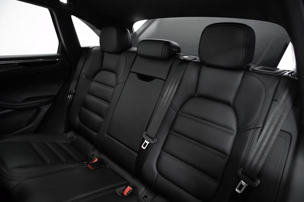 Thumbnail: 2026 Porsche Macan - 37
